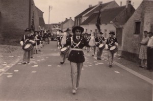 Les majorettes de Perwez dans les années 50