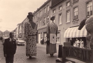 Carnaval de Perwez - Rue du de la Station dans les années 50